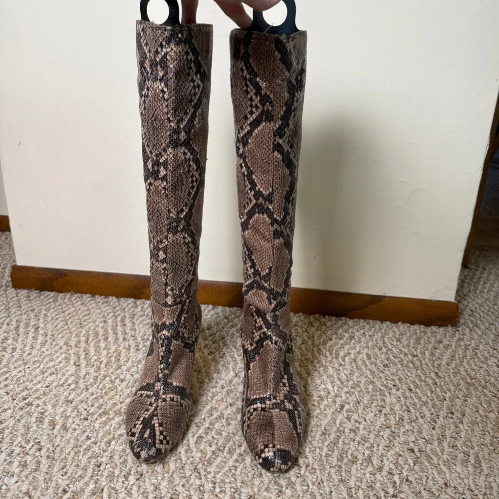 Bandolino Indie Snakeskin Print Knee High Boots Black Brown Tassel Back Zip 6.5M